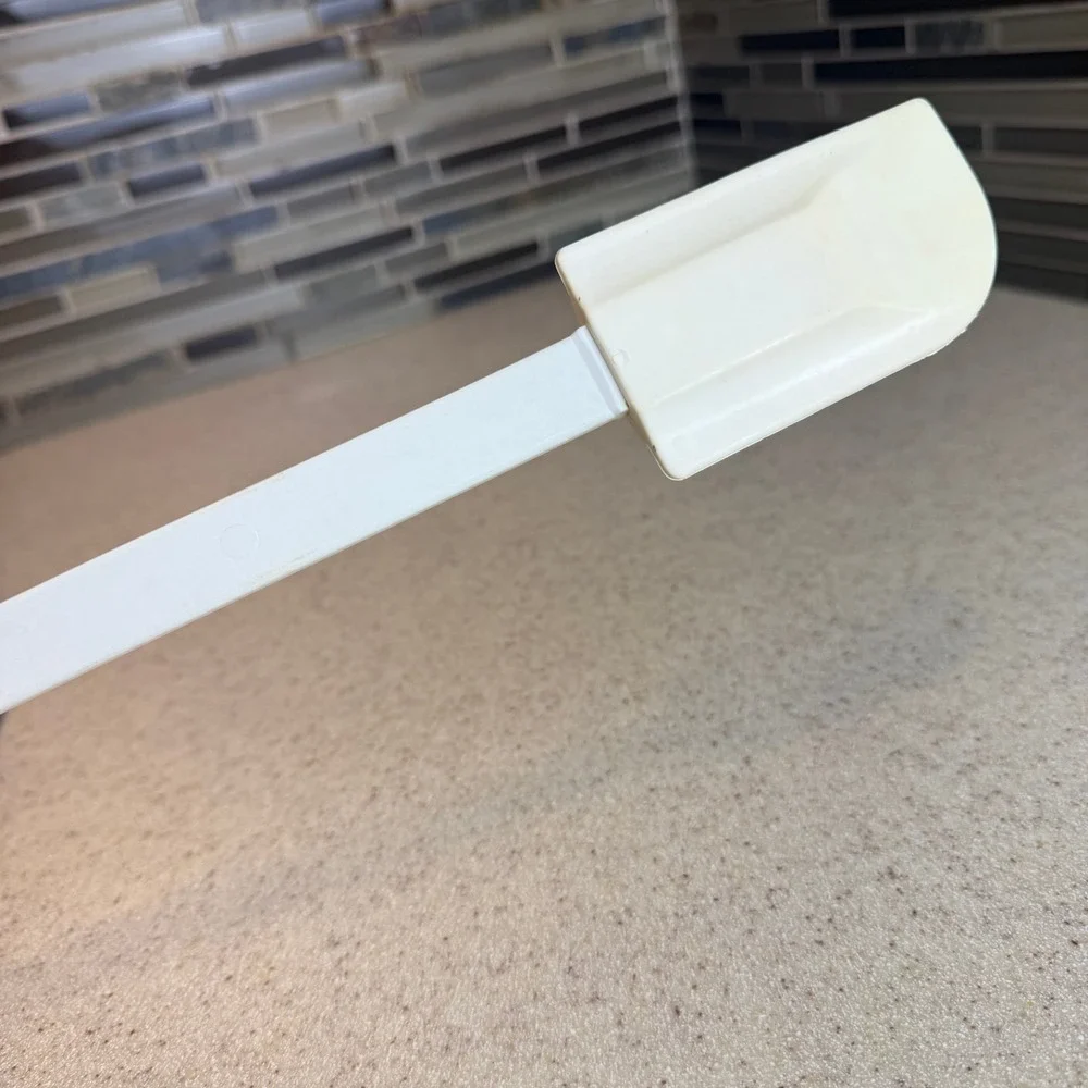 Vintage The Pampered Chef Classic Scraper White Silicone Spatula 11